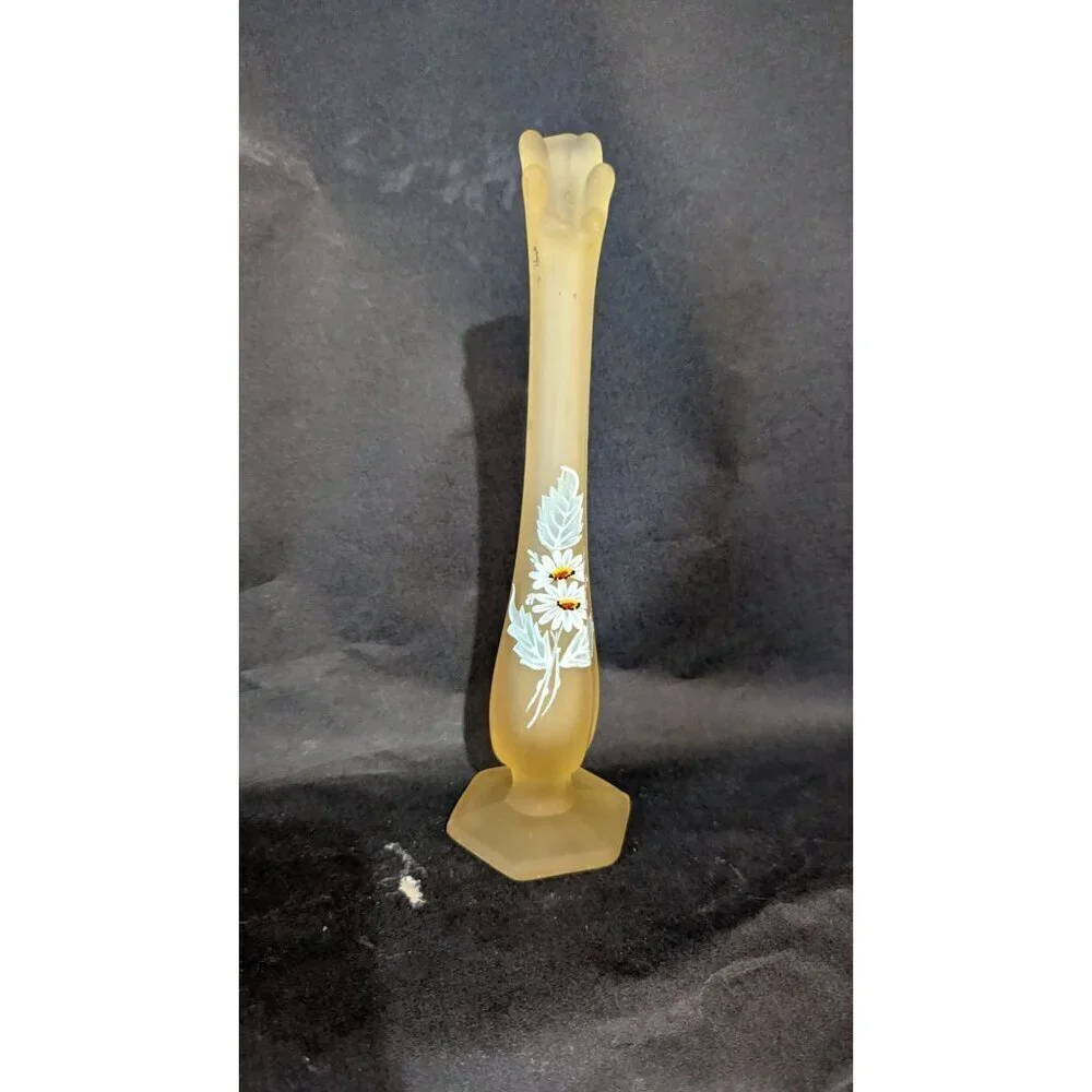 Vintage Westmoreland Yellow Mist with Daisy Decal Swung ‎ vase